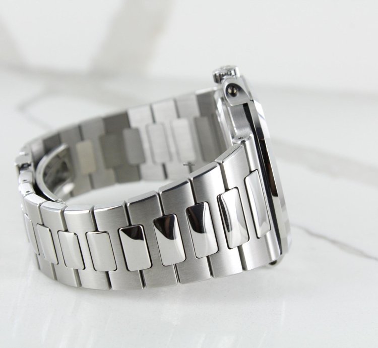 Patek Philippe Nautilus New Caliber 330