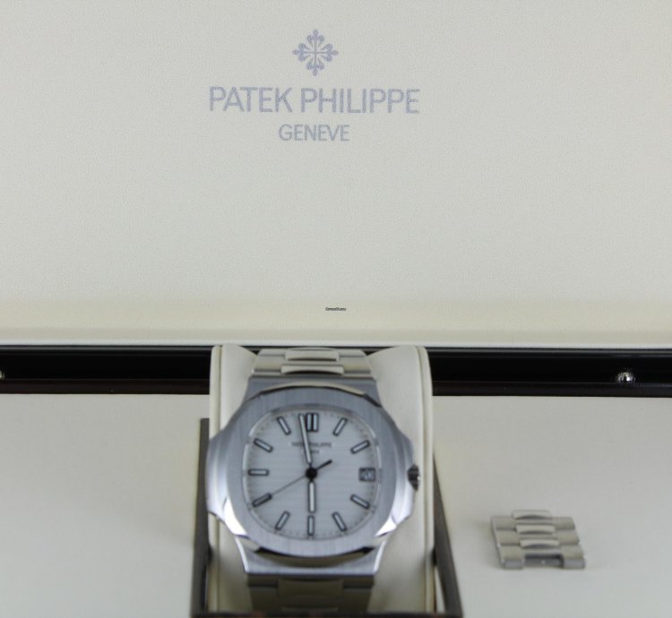 Patek Philippe Nautilus New Caliber 330