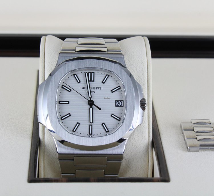 Patek Philippe Nautilus New Caliber 330