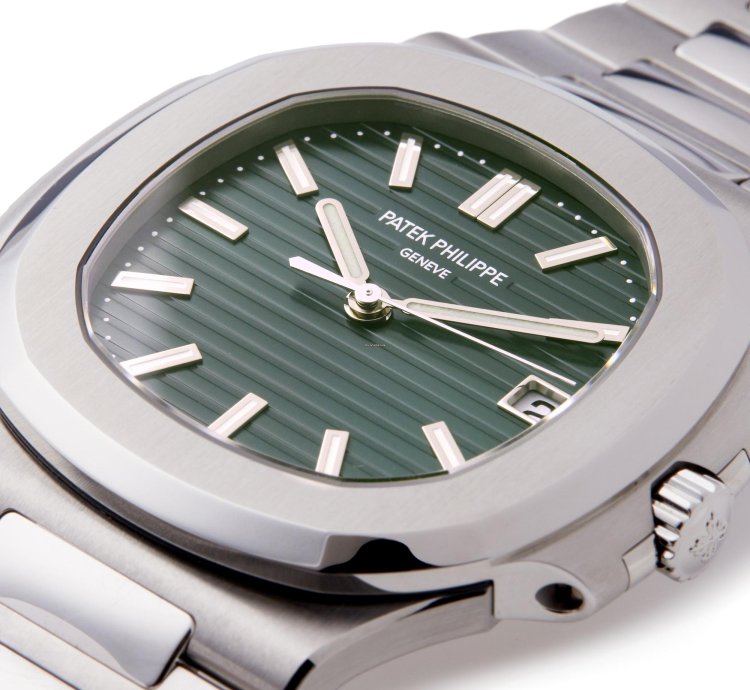 Patek Philippe Nautilus Olive Unworn Stainless Steel 5711 1a-014 - Ats-w007910