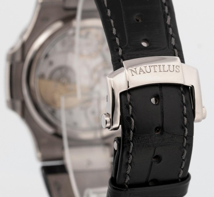 Patek Philippe Nautilus Papers Nautilus Gray Moon Phase 18k White Gold 5712g-001 Box