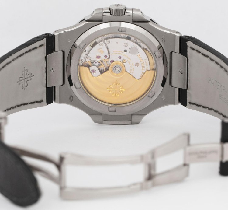 Patek Philippe Nautilus Papers Nautilus Papers Gray White Gold 40mm 5711g-001 Box