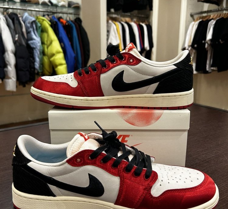 Jordan 1 Retro Low Og Trophy Room Rookie Card Away