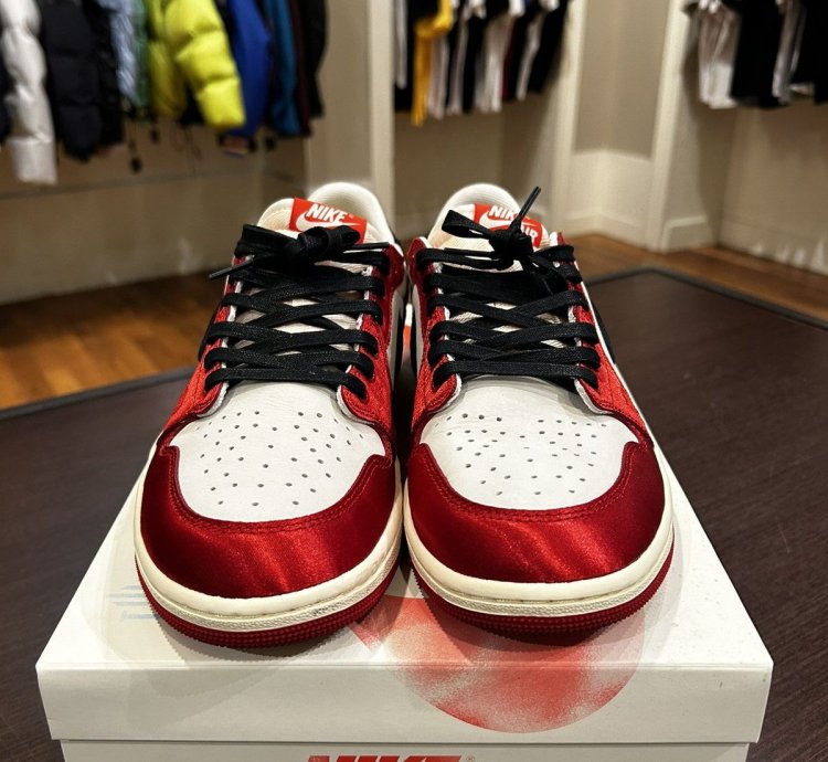 Jordan 1 Retro Low Og Trophy Room Rookie Card Away