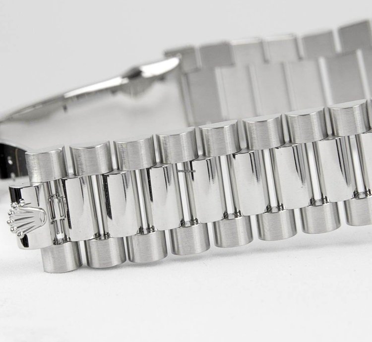 Rolex Day-date 40 Oyster Perpetual Day-date 40 Platinum Factory Baguette Diamonds 228206