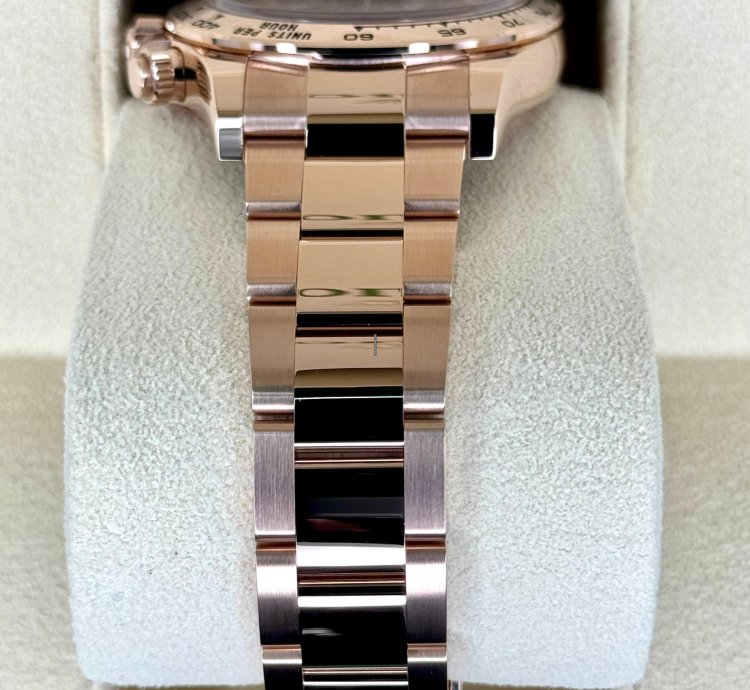 Rolex Daytona New 2025 Daytona 40mm 126505 Rose Gold Sundust Dial
