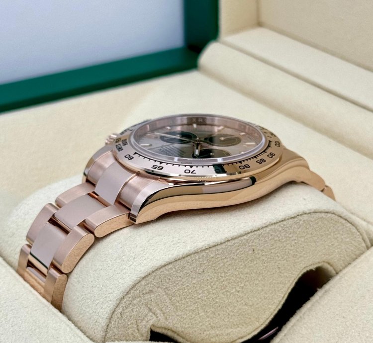 Rolex Daytona New 2025 Daytona 40mm 126505 Rose Gold Sundust Dial