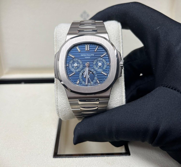 Patek Philippe Nautilus Perpetual Calendar Sunburst White Gold Blue Dial 5740 1g-001