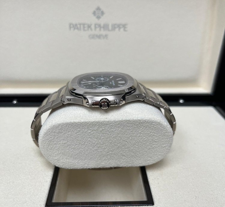 Patek Philippe Nautilus Perpetual Calendar Sunburst White Gold Blue Dial 5740 1g-001