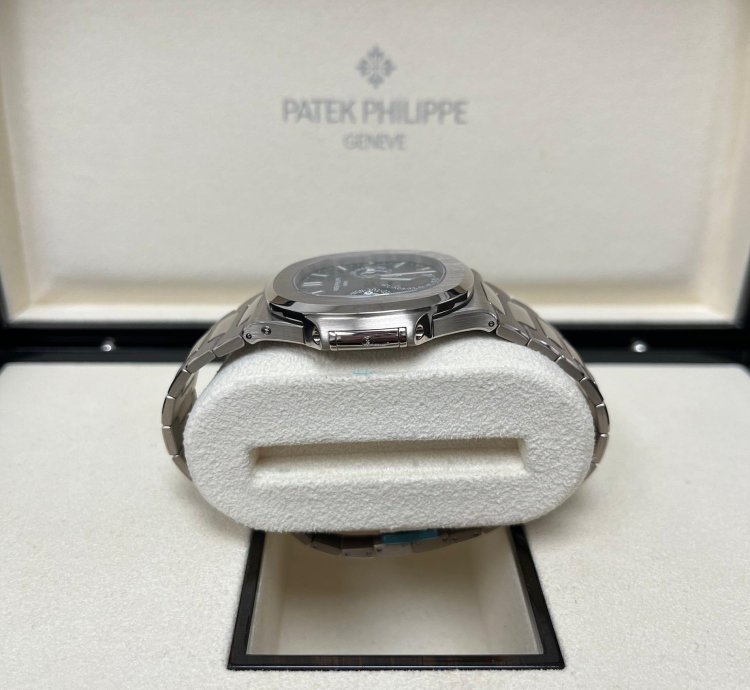 Patek Philippe Nautilus Perpetual Calendar Sunburst White Gold Blue Dial 5740 1g-001