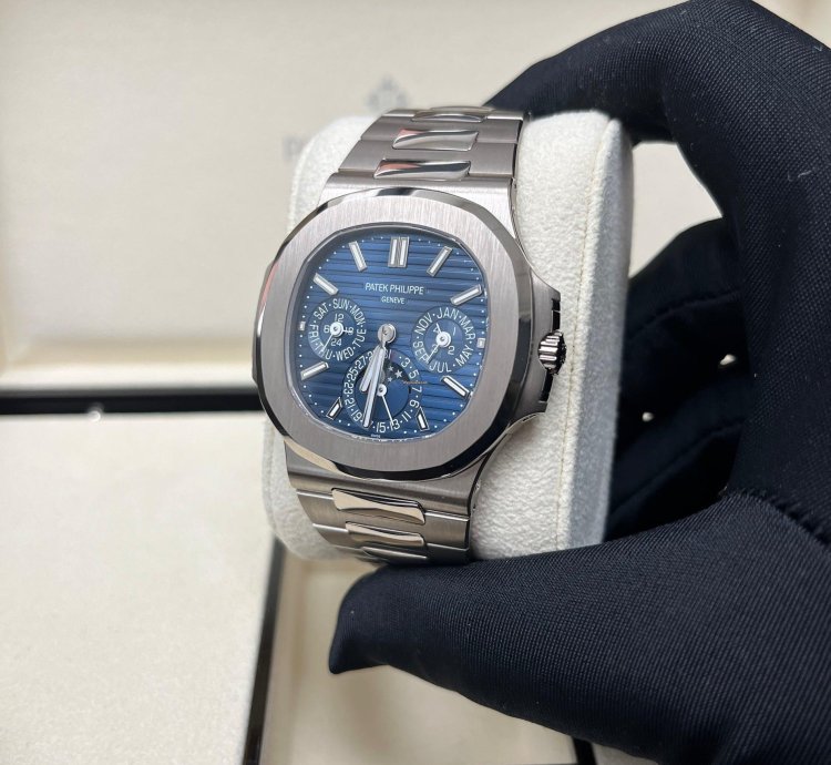 Patek Philippe Nautilus Perpetual Calendar Sunburst White Gold Blue Dial 5740 1g-001
