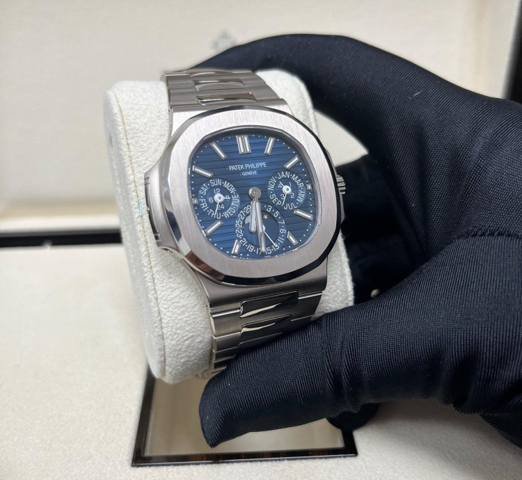 Patek Philippe Nautilus Perpetual Calendar Sunburst White Gold Blue Dial 5740 1g-001