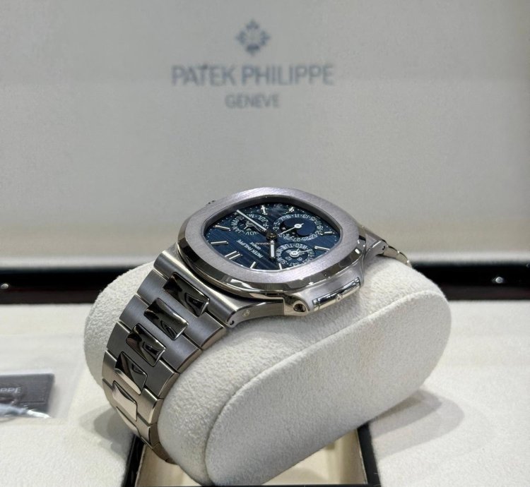 Patek Philippe Nautilus Perpetual Calendar White Gold 5740 1g-001 2020