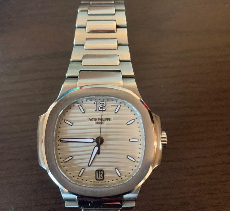 Patek Philippe Nautilus Phillipe 7118 1a-010 With Papers No Box Very Good Cond