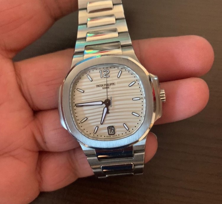 Patek Philippe Nautilus Phillipe 7118 1a-010 With Papers No Box Very Good Cond