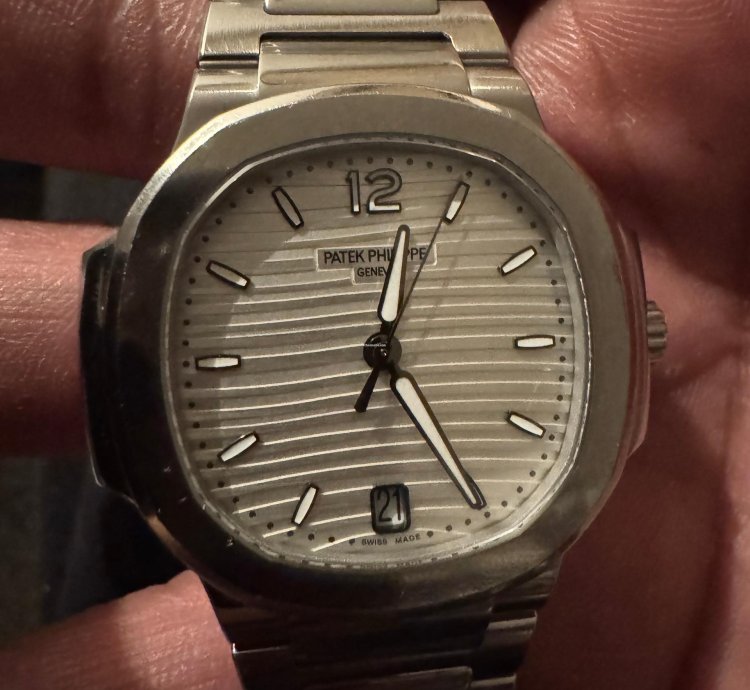 Patek Philippe Nautilus Phillipe 7118 1a-010 With Papers No Box Very Good Cond
