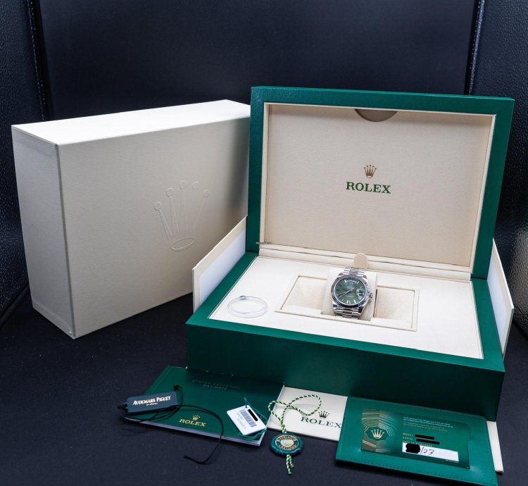 Rolex Day-date 40 Platinum Day-date 40 Olive Green Fluted 40mm 228236 2023 New Stickers