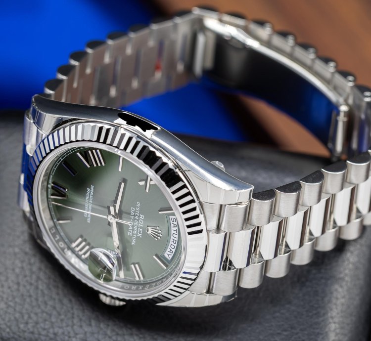 Rolex Day-date 40 Platinum Day-date 40 Olive Green Fluted 40mm 228236 2023 New Stickers