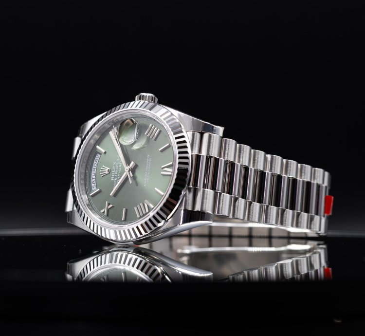 Rolex Day-date 40 Platinum Day-date 40 Olive Green Fluted 40mm 228236 2023 New Stickers