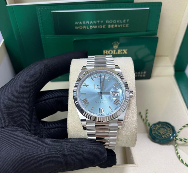 Rolex Day-date 40 Platinum Day-date 40 Watch - Fluted Bezel - Ice Blue Roman Dial President Bracelet 228236