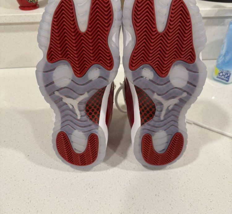 Jordan 11 Cherry Red