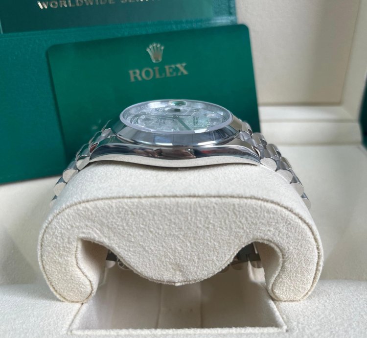 Rolex Day-date 40 Platinum Day-date Smooth Bezel Meteorite Baguette Diamond Dial President Bracelet 228206