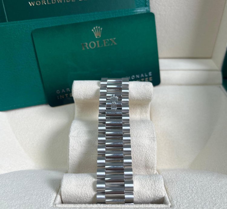 Rolex Day-date 40 Platinum Day-date Smooth Bezel Meteorite Baguette Diamond Dial President Bracelet 228206
