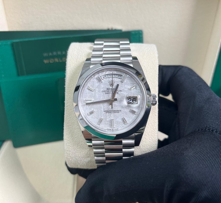 Rolex Day-date 40 Platinum Day-date Smooth Bezel Meteorite Baguette Diamond Dial President Bracelet 228206