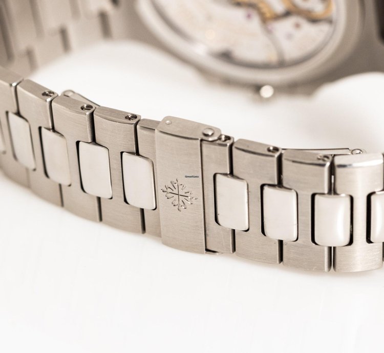 Patek Philippe Nautilus Power Reserve Mark-1 Ref-3712-1a-001 Steel Three Red Dots Box Extract Bj 2005 Patek Service 2023 Excellent