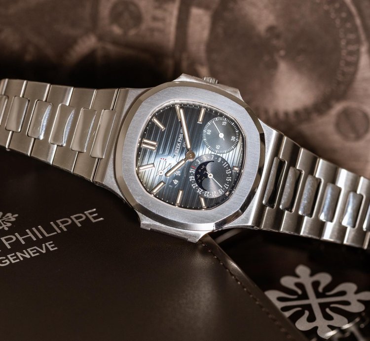 Patek Philippe Nautilus Power Reserve Mark-1 Ref-3712-1a-001 Steel Three Red Dots Box Extract Bj 2005 Patek Service 2023 Excellent