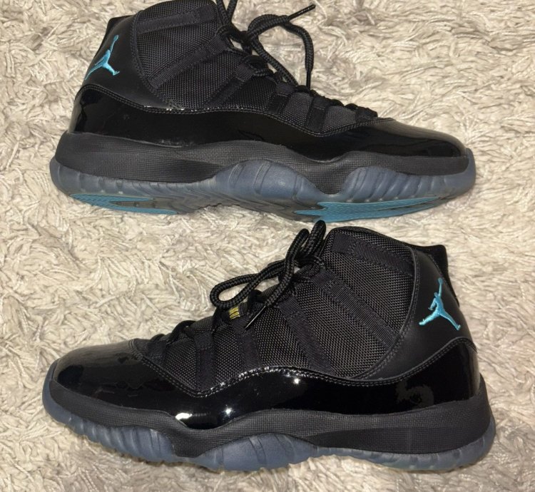 Jordan 11 Gamma - Like New