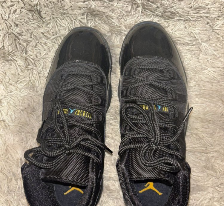 Jordan 11 Gamma - Like New