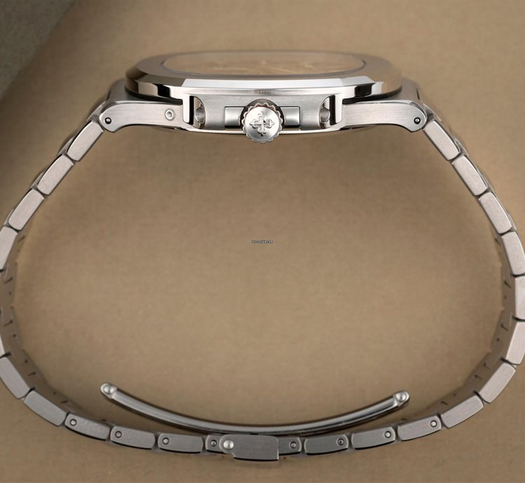 Patek Philippe Nautilus Power-reserve - Moon Phase - 5712 1a-001 - Box Papers