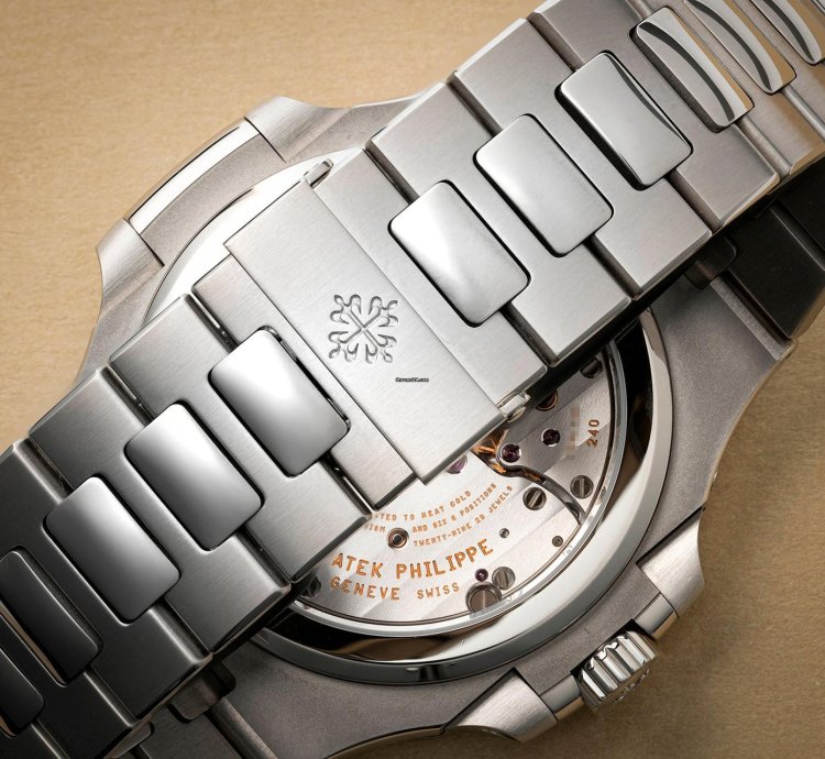 Patek Philippe Nautilus Power-reserve - Moon Phase - 5712 1a-001 - Box Papers