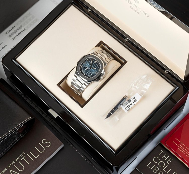 Patek Philippe Nautilus Power-reserve - Moon Phase - 5712 1a-001 - Box Papers