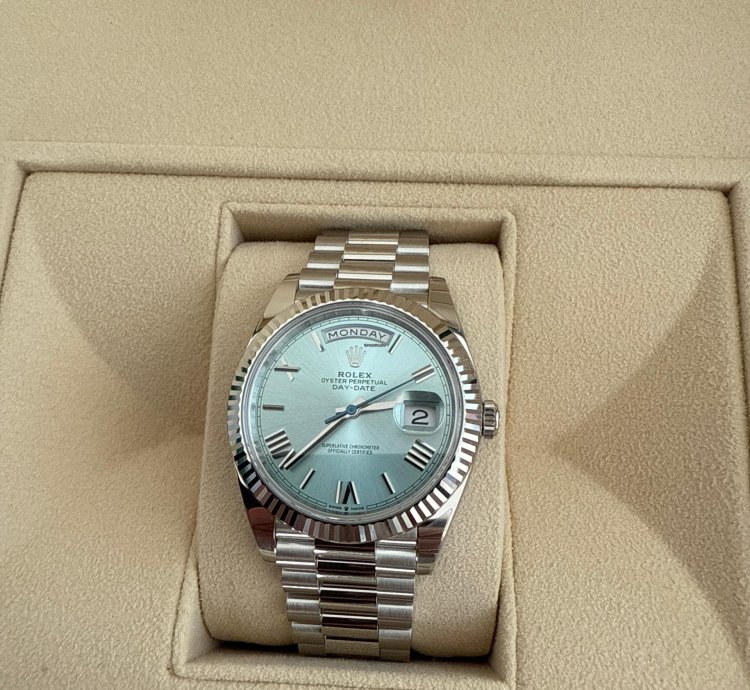 Rolex Day-date 40 Platinum President Ice Blue Roman Dial Full Set with The Box And Certification