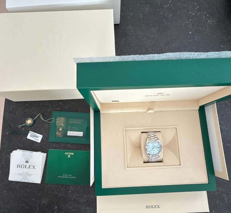 Rolex Day-date 40 Platinum President Ice Blue Roman Dial Full Set with The Box And Certification