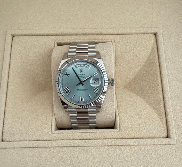 Rolex Day-date 40 Platinum President Ice Blue Roman Dial Full Set with The Box And Certification