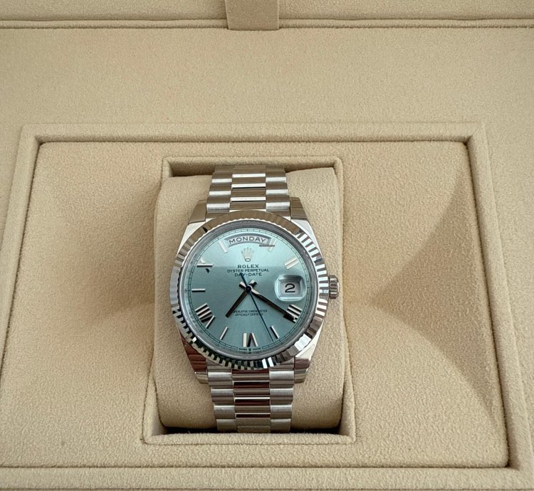Rolex Day-date 40 Platinum President Ice Blue Roman Dial Full Set with The Box And Certification