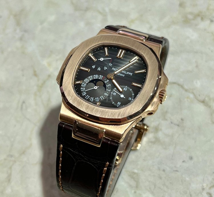 Patek Philippe Nautilus Pre-owned Rose Gold Nautilus 5712r Moonphase