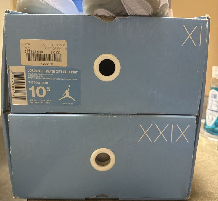 Jordan 11 Pantone