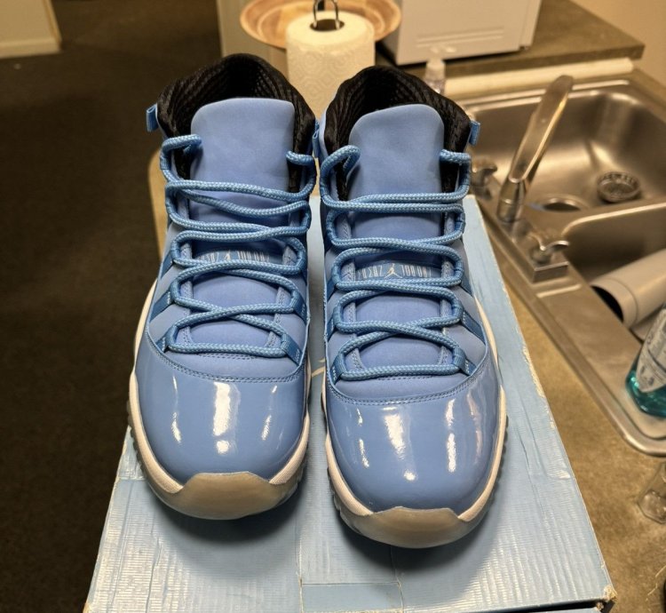 Jordan 11 Pantone