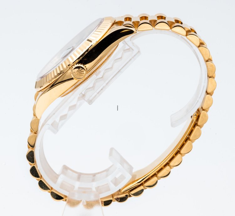 Rolex Day-date 40 President 228238 Yellow Gold Black Baguette Dial