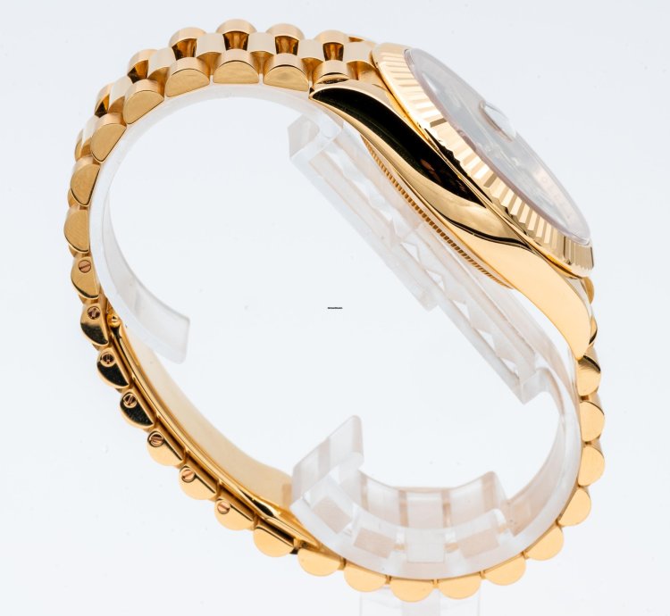 Rolex Day-date 40 President 228238 Yellow Gold Black Baguette Dial