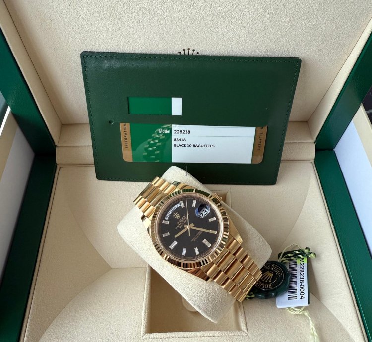 Rolex Day-date 40 President 228238 Yellow Gold Black Baguette Dial