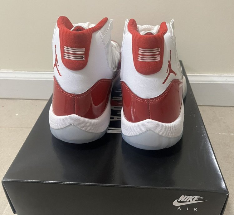 Jordan 11 Retro Cherry Sz 10us