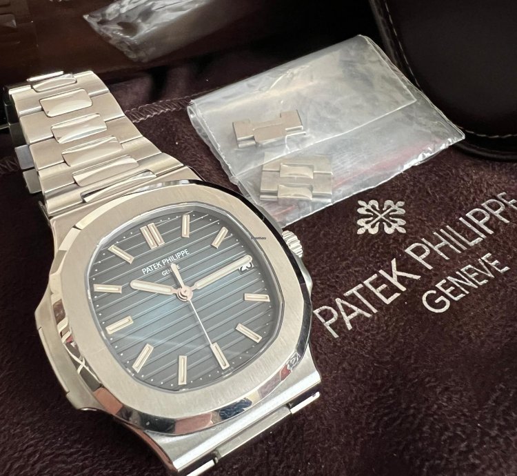 Patek Philippe Nautilus Rare Patek 5711 1a Genta Design Geneva Seal Led Dial Service