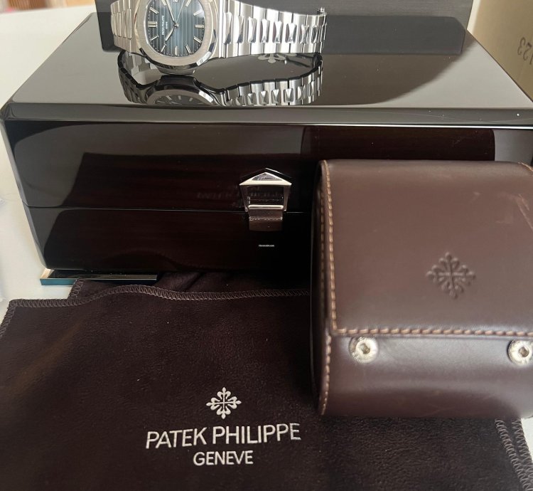 Patek Philippe Nautilus Rare Patek 5711 1a Genta Design Geneva Seal Led Dial Service