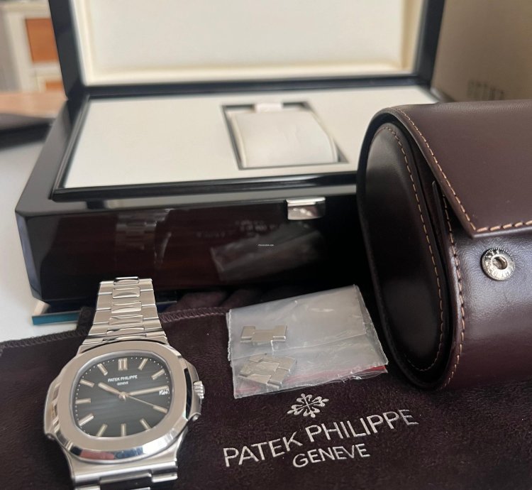 Patek Philippe Nautilus Rare Patek 5711 1a Genta Design Geneva Seal Led Dial Service