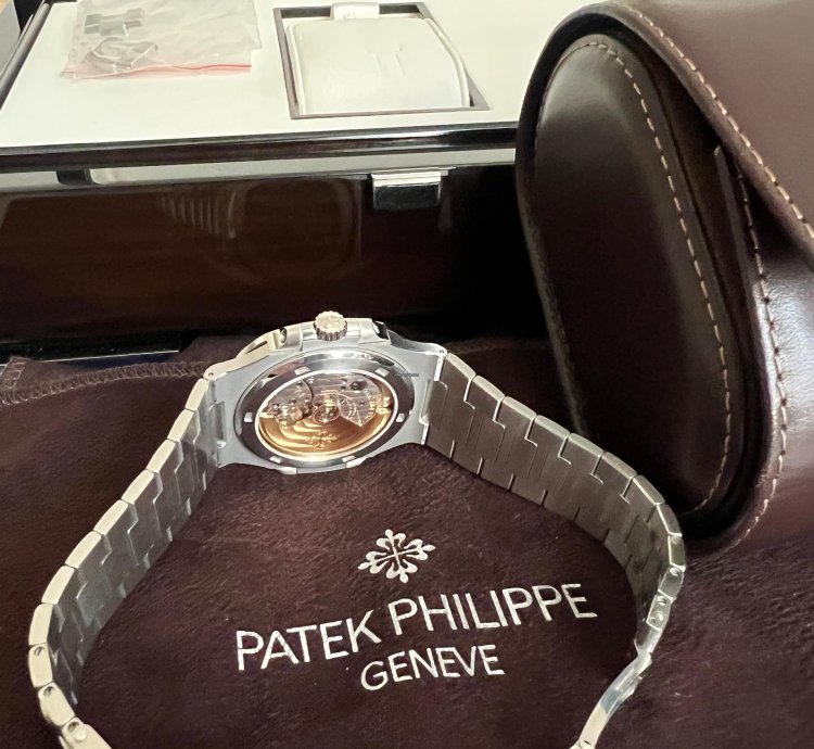 Patek Philippe Nautilus Rare Patek 5711 1a Genta Design Geneva Seal Led Dial Service